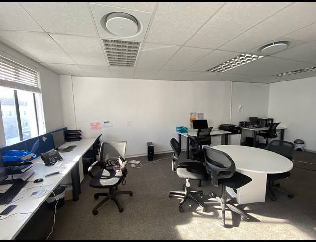 117M² OFFICE TO LET IN STEENBERG